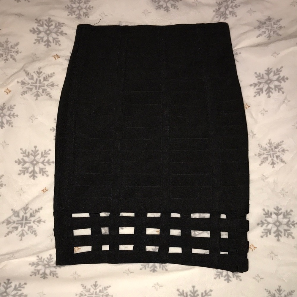 Black, Forever21, Knee-Length, Cutout on Bottom